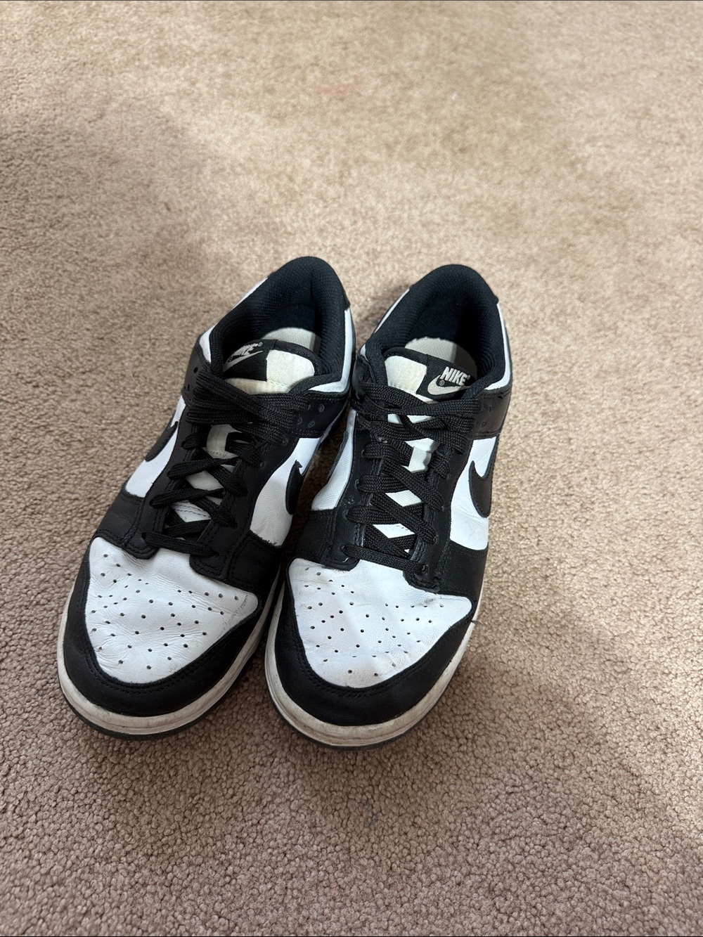 Nike Men’s Black and White Low-Top Sneakers with Swoosh